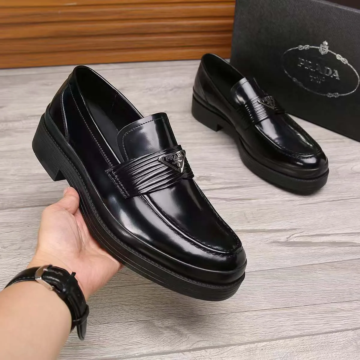 Men's shoes 💰540 💰💰🎩🎩【Prada】Counter 1:1⬆️original reproduction, absolute quality🆗Original outsole, high-quality imported rubber, wear-resistant and non-slip, never degummed, upper material: imported first-layer cowhide➕anti-slip foam outsole, official website material, lining material: water-dyed leather lining, 3 colors available! Code number 38-45